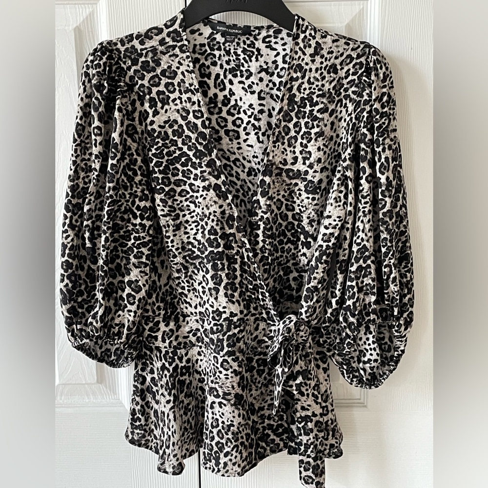 Banana Republic Leopard Print Wrap Top Size XS